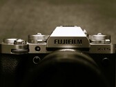Si prevede che la Fujifilm X-T5 qui raffigurata avrà presto un modello successivo.