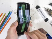 Motorola Razr: primi test di JerryRigEverything