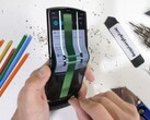 Motorola Razr: primi test di JerryRigEverything