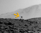 Il misterioso «treppiede da combattimento» di Curiosity su Marte. Lo strano oggetto è apparso in un solo fotogramma.