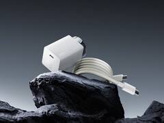 Il nuovo caricatore GaN di OnePlus ha la forma di una bottiglia. (Fonte: OenPlus)