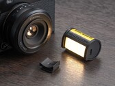 TTArtisan presenta una simpatica lampada LED a bomboletta per pellicola da 35 mm con attacco hot shoe rimovibile. (Fonte: Shoten Kobo)