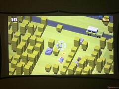 Anche giochi semplici come Crossy Road sono al limite dell'ingiocabilità.