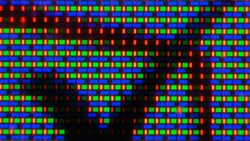 I subpixel vengono visualizzati chiaramente nonostante lo schermo opaco.