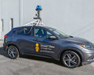 Un'auto con telecamera di Google Street View (Fonte: Google)