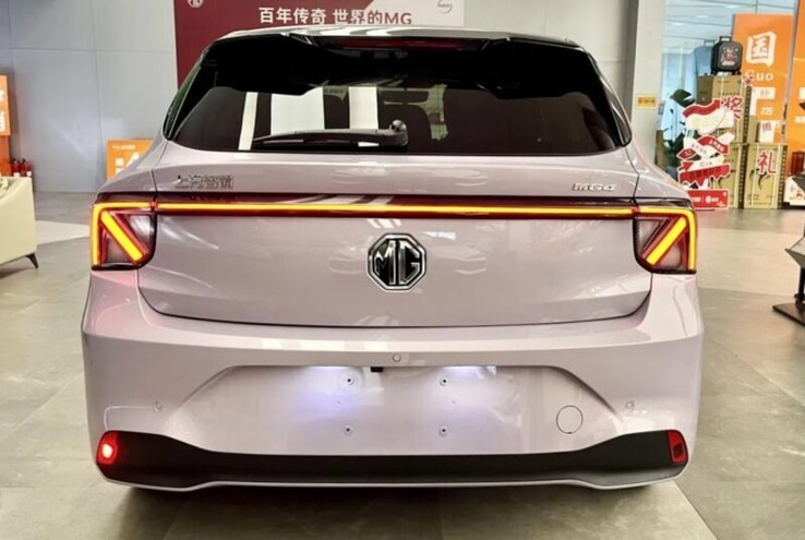 La prima auto elettrica di massa con batteria semi-solida è già nelle concessionarie. (Fonte immagine: Sohu)