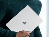 Il nuovo Surface Laptop da 13 pollici di Microsoft è dotato della piattaforma Panther Lake di Intel.