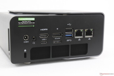 Posteriore: Adattatore AC, blocco Kensington, cuffie da 3,5 mm, HDMI 2.1, DisplayPort 1.4, USB-C con DisplayPort + Power Delivery, OcuLink, USB-A 2.0, USB-C 3.2 Gen. 2, 2x RJ-45 (2,5 Gbps)