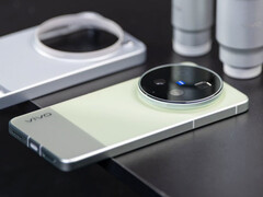 Vivo X300 Ultra ha un enorme alloggiamento per la fotocamera.