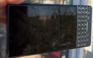 Utilizzo del BlackBerry KEY2 LE all'esterno a luminosità minimadel display