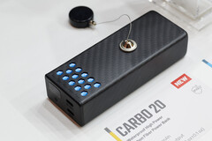 Nitecore Carbo 20 è adatto ai computer portatili ed è ancora relativamente leggero