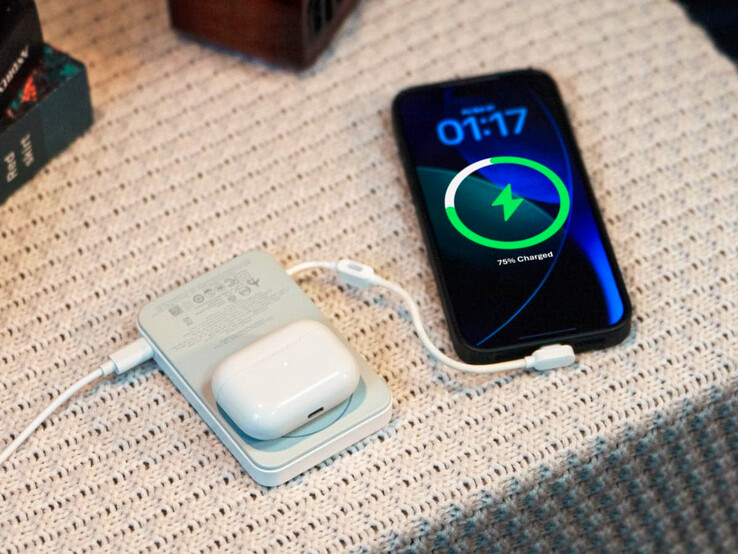 Il nuovo Rapid Mag Qi2.2 Magnetic Power Bank può caricare tre dispositivi contemporaneamente. (Fonte: EcoFlow)