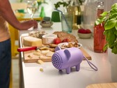 Un'immagine dell'altoparlante Bluetooth portatile IKEA Grejsimojs in una cucina