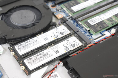 Sono supportati fino a due SSD PCIe4 x4. La nostra unità di test è stata spedita con due unità non in configurazione RAID, ma gli utenti possono configurare in RAID 0 o 1 se desiderato