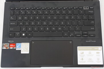 Rispetto allo Zenbook 14 UM425U, l'UM3402 ha eliminato la colonna di tasti PgDn e PgUp lungo il bordo destro