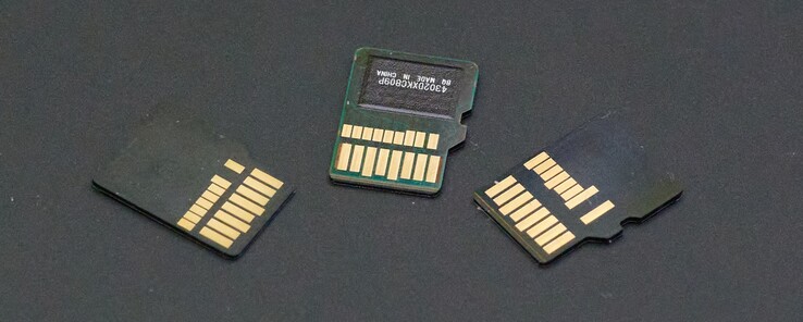 Da sinistra a destra: Lexar Play Pro (EX), Sandisk MicroSD Express (EX) e Nextorage M2 SE (UHS-II). (Fonte immagine: Andreas Sebayang/Notebookcheck.com)
