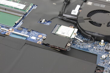 SSD primario M.2 2242 PCIe4 x4 NVMe