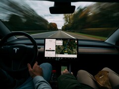 Un parabrezza Tesla (Fonte: My Auto Glass)