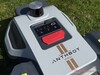 Unità di controllo situata sulla parte superiore del tosaerba robotizzato