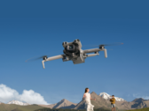 Il DJI Mini 5 Pro (nella foto) è dotato di LiDAR frontale, fotocamere fisheye, sensori binoculari e un sensore a infrarossi inferiore. (Fonte immagine: DJI)