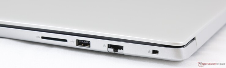 A destra: lettore SD, USB 2.0, RJ-45 (100 Mbps), Noble Lock