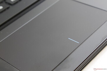 La superficie del clickpad è meno soggetta alle impronte digitali rispetto al resto del computer portatile