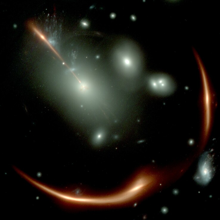 Immagine scattata dal Telescopio Spaziale James Webb che mostra la galassia distorta MRG-M0138.
