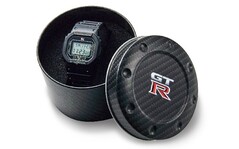 Il DW-5600 nero opaco, una collaborazione tra Casio G SHOCK e l'auto sportiva Nissan GT-R (fonte: G-Central)