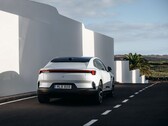 Una foto della Polestar 4 Coupé vista da dietro