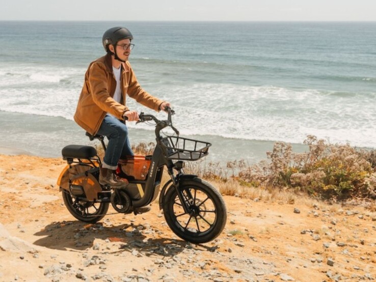 Il Segway Muxi Pro è dotato di pneumatici larghi e di sospensioni anteriori per garantire una guida più fluida su strade non asfaltate.