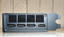 Porte: 3x DisplayPort 2.1b-out, 1x HDMI 2.1b-out