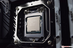 Recensione della CPU Desktop Intel Core i5-9600K. Dispositivo di test gentilmente fornito da Caseking.de.