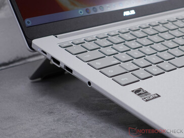 USB-C (5 GB/s, DP e PD), HDMI, USB-A, cuffie da 3,5 mm