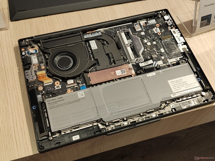 Interno del Lenovo ThinkPad T14 Gen 7.