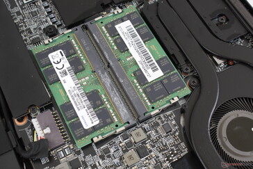 Due slot SODIMM accessibili sono accanto ai processori