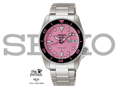L'edizione Seiko 5 Sports SRPM07 Pink Panther, raffigurata su uno sfondo bianco con il logo Seiko sovrapposto (fonte: Seiko UK)
