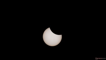 Eclissi solare parziale in modalità foto con filtro VIS (Fonte: Marc Zander / Notebookcheck)