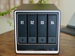 Il NASync DXP4800 GT di Ugreen presenta un nuovo telaio nero e oro
