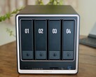 Il NASync DXP4800 GT di Ugreen presenta un nuovo telaio nero e oro