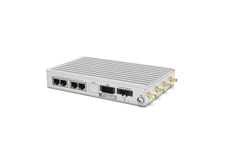 Sul mini PC Helix 320 sono presenti in totale quattro porte Ethernet 2.5G