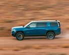 La R1S di Rivian sembra essere in grado di percorrere 410 miglia con una sola carica, se equipaggiata con una batteria Max. (Fonte: Rivian)