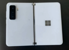 Una presunta immagine dal vivo del Surface Duo 2. (Immagine: Tech Rat)