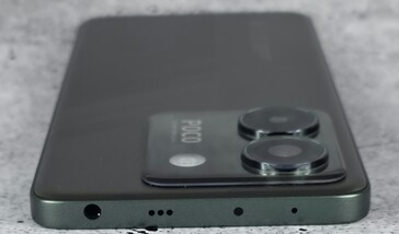 la parte superiore dello chassis (jack per cuffie da 3,5 mm, altoparlante, blaster IR, microfono)