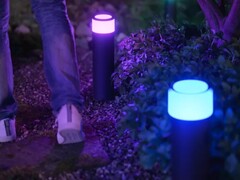 La lampada da piedistallo per esterni Philips Hue Calla Large è stata lanciata negli Stati Uniti. (Fonte: Philips Hue)