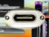 Lo scatto reale di Apple dell'iPhone 15 Pro sembra confermare l'inclusione di una porta USB-C. (Fonte immagine: 9To5Mac &amp; @URedditor - modificato)