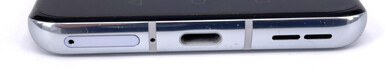 In basso: Slot SIM, microfono, porta USB-C, altoparlante