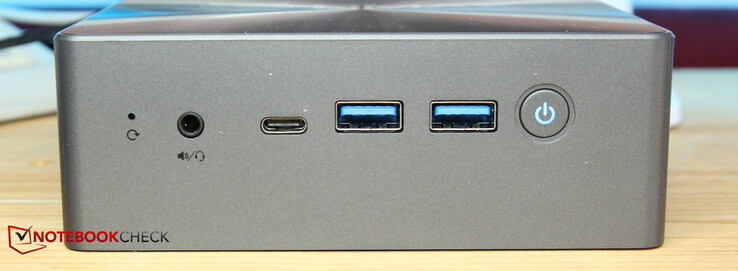 Anteriore: Cuffie, USB-C, 2x USB-A