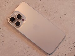 Apple sta lavorando per portare le funzioni di AI generativa sul dispositivo all'iPhone. (Immagine: Notebookcheck)