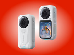 L'Insta360 X6 nella finitura Arctic White.
