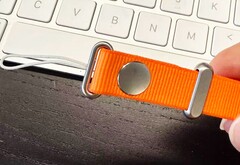 Apple si dice che lancerà un&#039;insolita tracolla per l&#039;iPhone 17 (fonte: SonnyDickson)